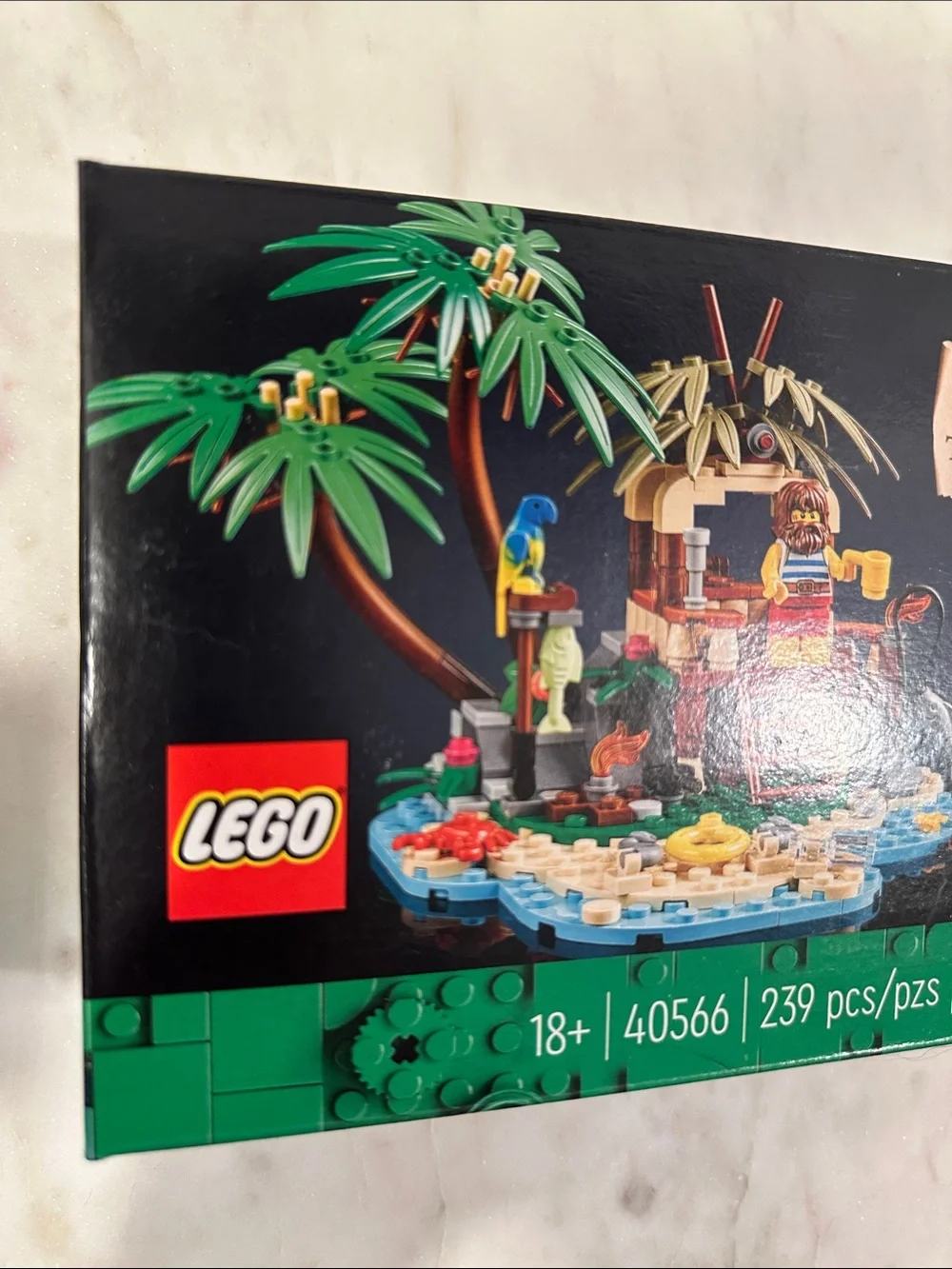 LEGO 40566 Ray The Castaway Building Set - Green, Blue, Tan, Brown New